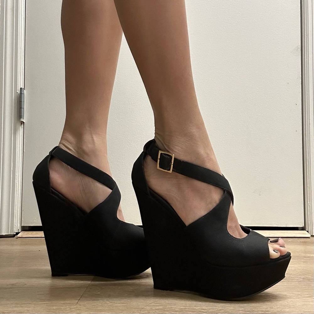 Steve Madden Xternal Black Wedges